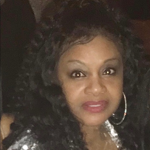 Meet your Posher, Andrea - Picture 2 of 2